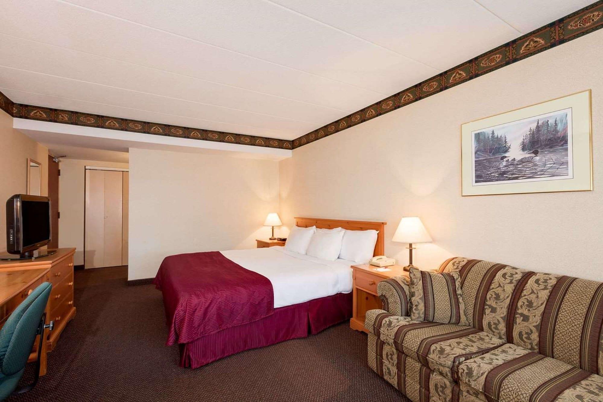 Ramada By Wyndham Pinewood Park Resort North Bay Exteriör bild