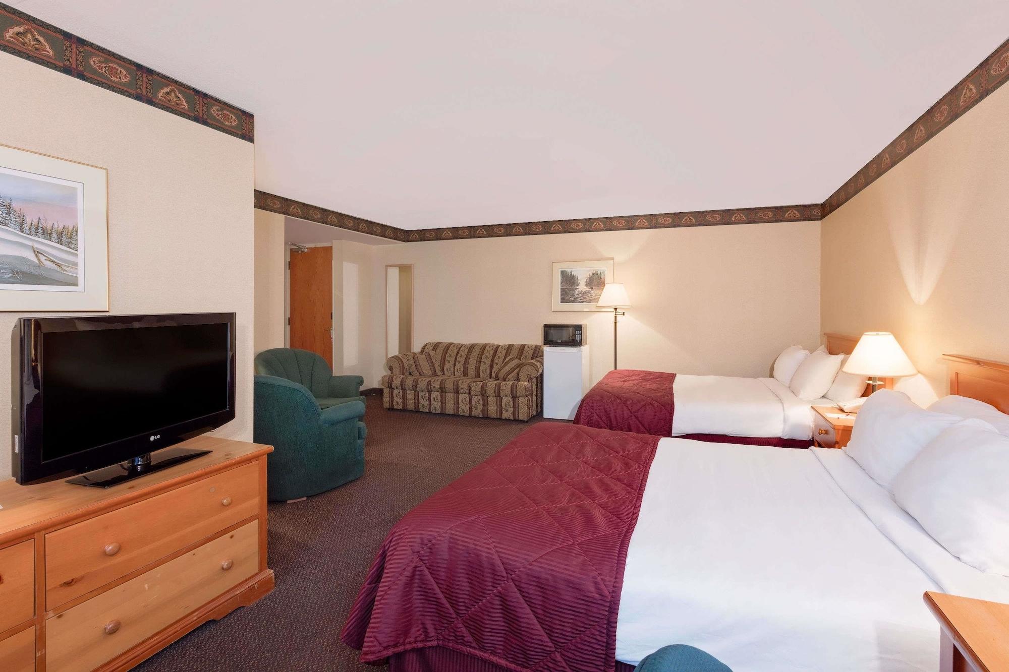 Ramada By Wyndham Pinewood Park Resort North Bay Exteriör bild