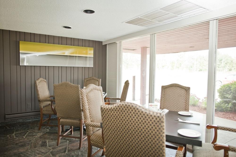 Ramada By Wyndham Pinewood Park Resort North Bay Exteriör bild