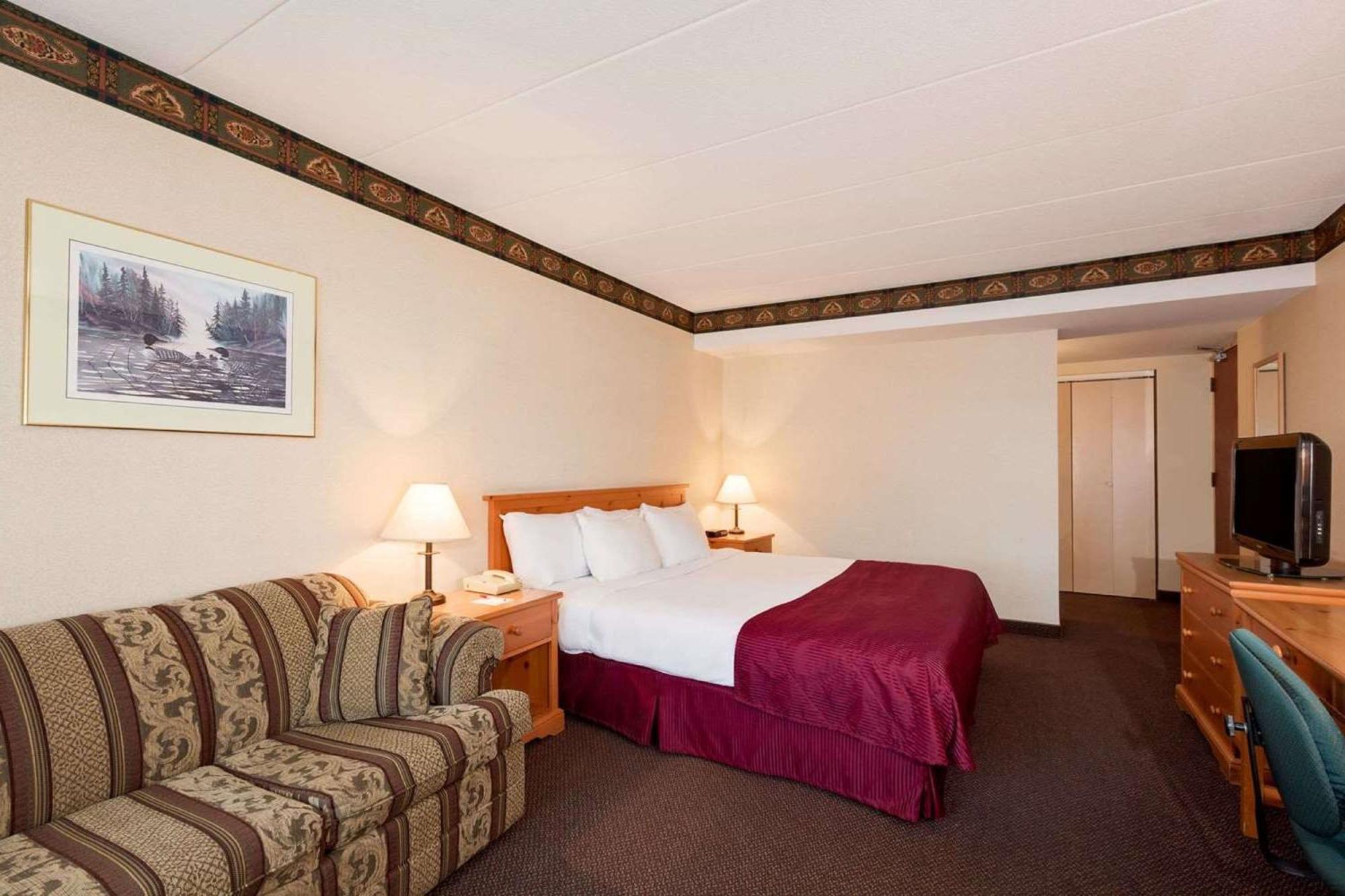 Ramada By Wyndham Pinewood Park Resort North Bay Exteriör bild