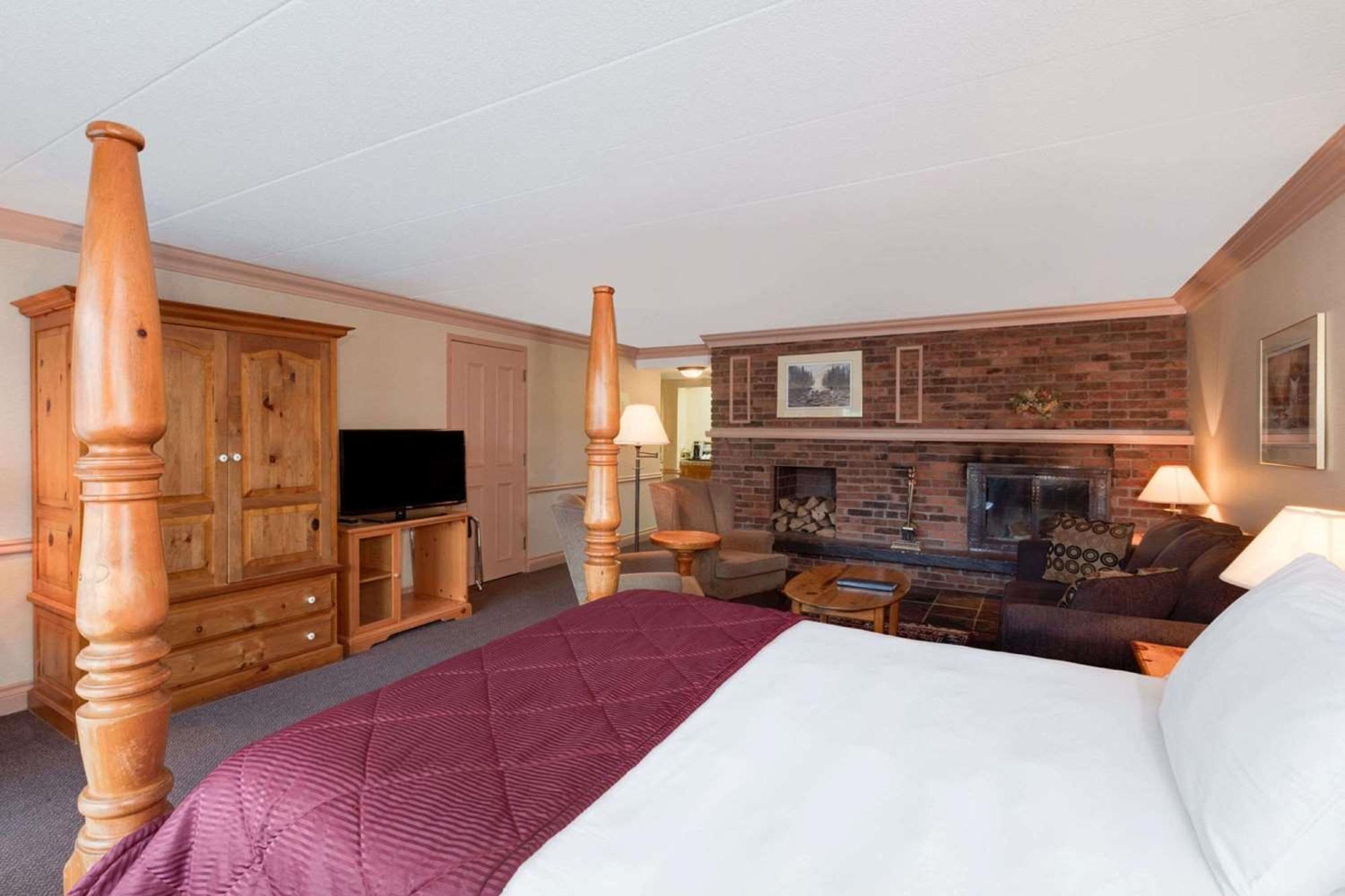 Ramada By Wyndham Pinewood Park Resort North Bay Exteriör bild
