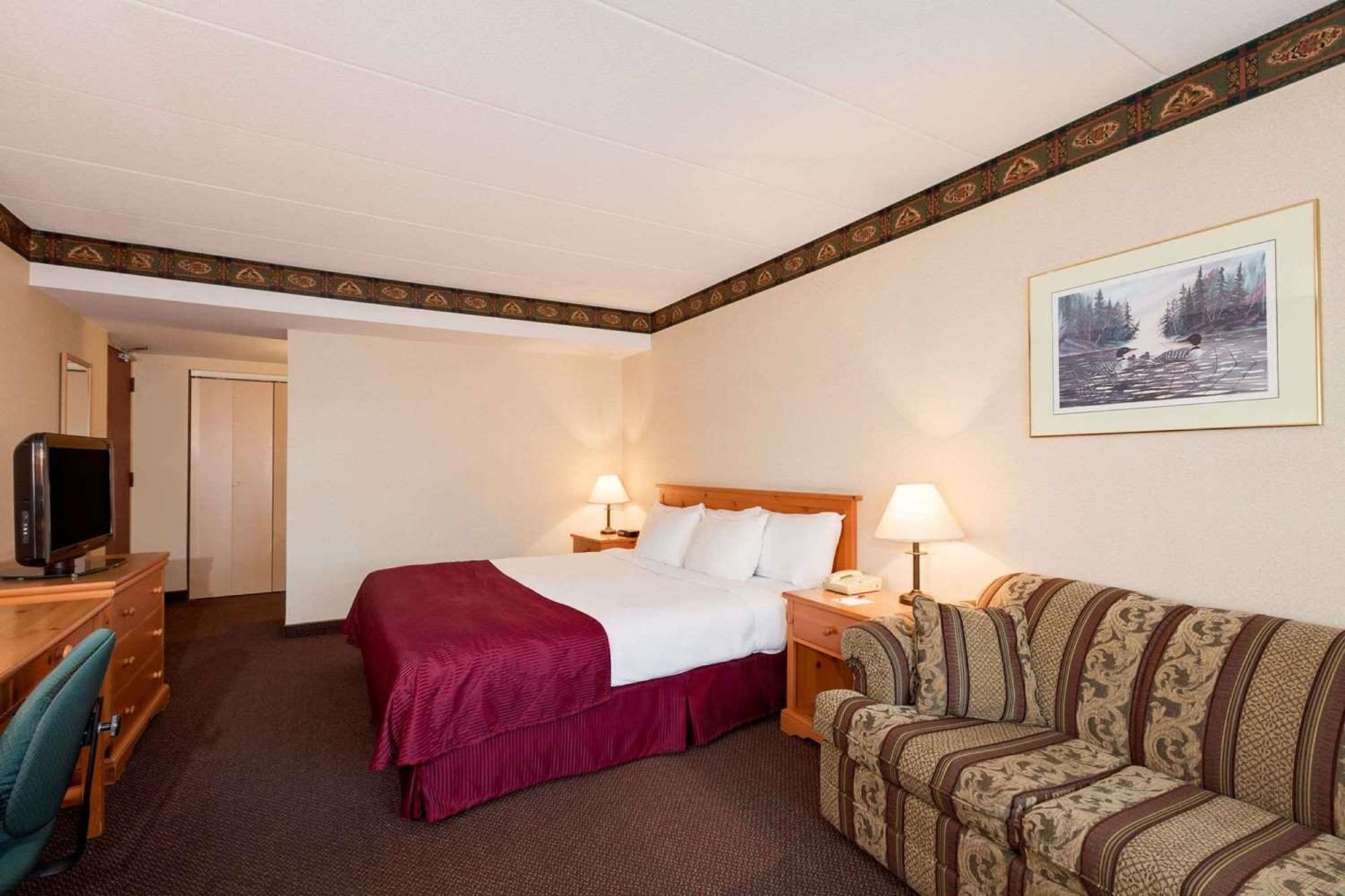 Ramada By Wyndham Pinewood Park Resort North Bay Exteriör bild