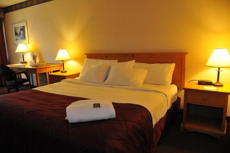 Ramada By Wyndham Pinewood Park Resort North Bay Exteriör bild