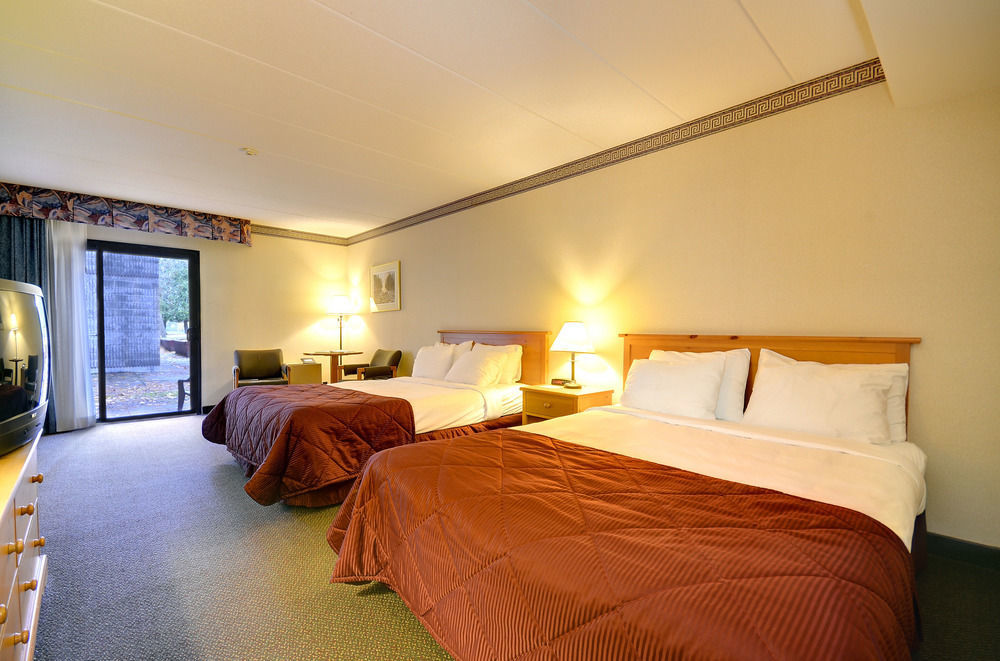 Ramada By Wyndham Pinewood Park Resort North Bay Exteriör bild