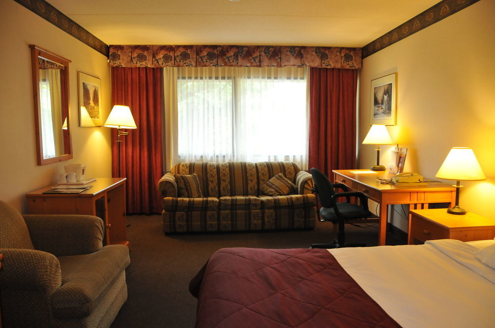 Ramada By Wyndham Pinewood Park Resort North Bay Exteriör bild