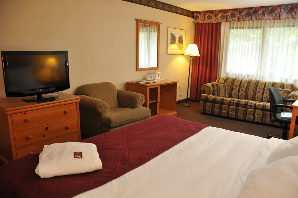 Ramada By Wyndham Pinewood Park Resort North Bay Exteriör bild