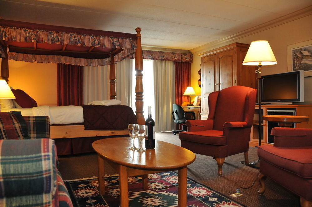 Ramada By Wyndham Pinewood Park Resort North Bay Exteriör bild