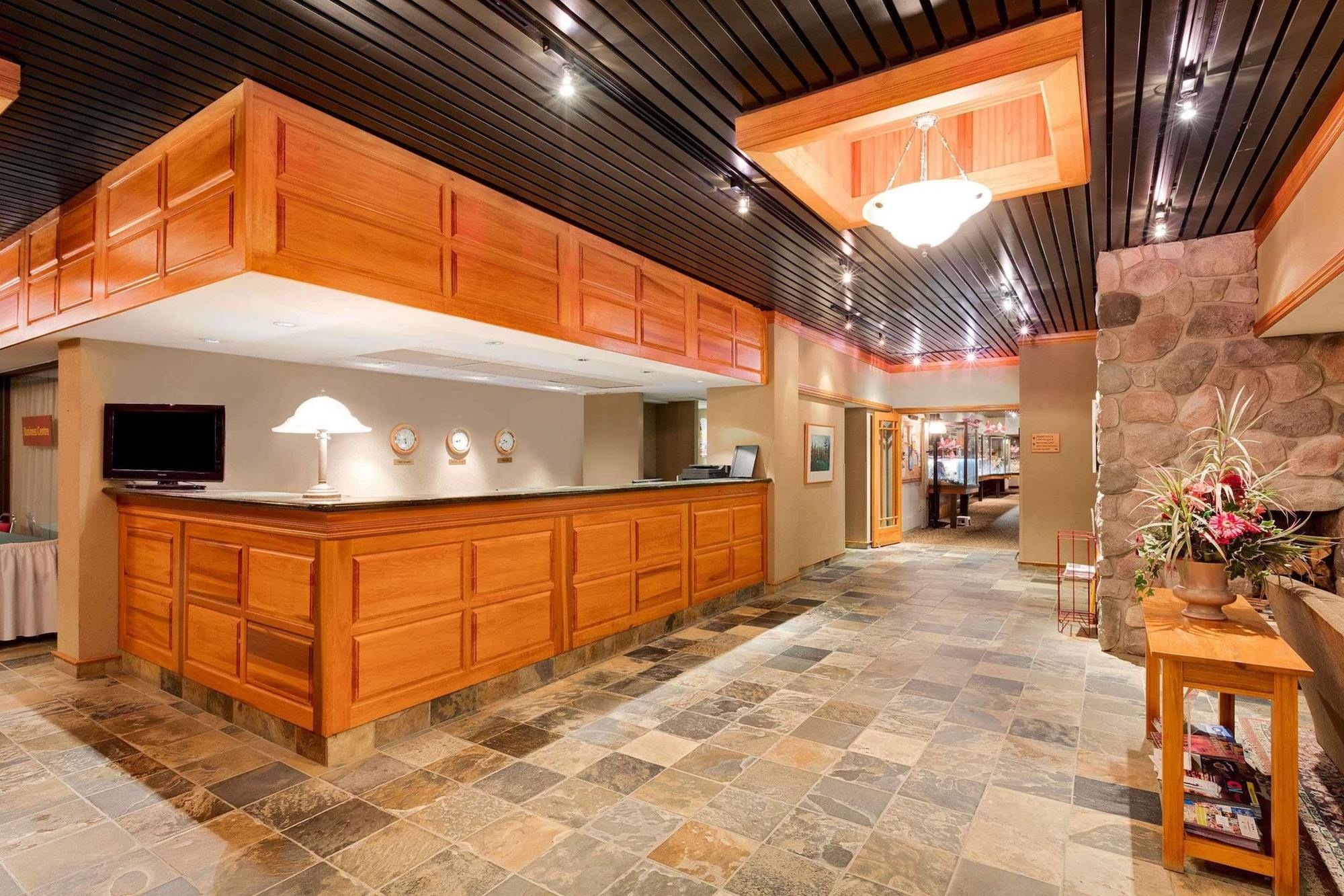 Ramada By Wyndham Pinewood Park Resort North Bay Exteriör bild