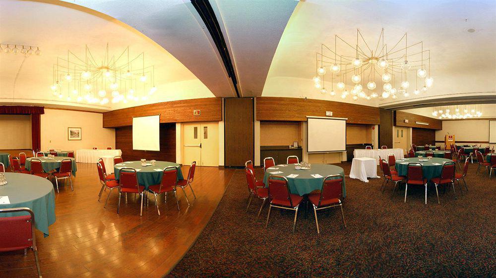 Ramada By Wyndham Pinewood Park Resort North Bay Exteriör bild